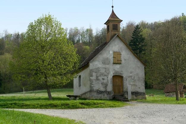 Photo une petite chapelle idyllique