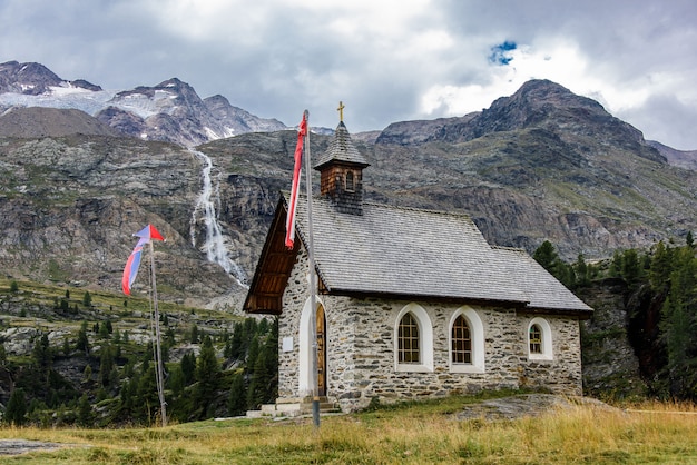 Petite chapelle sur le sentier