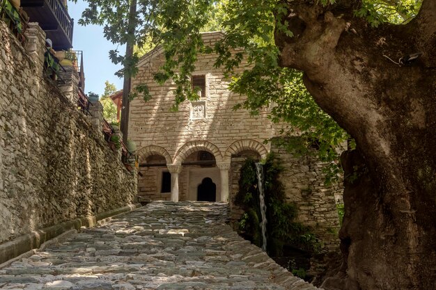 Une petite église chrétienne dans les montagnes