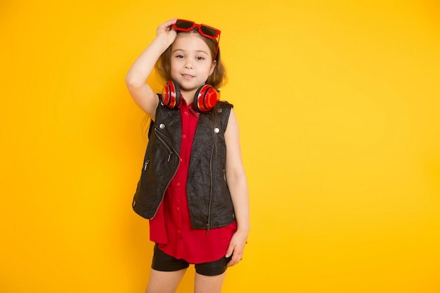 Petite fille au casque