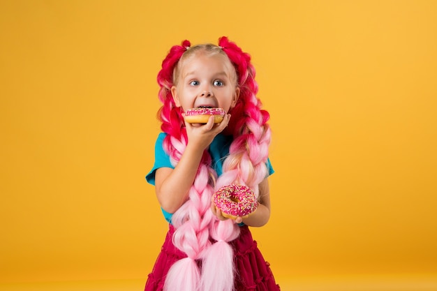 Petite fille, à, beignets