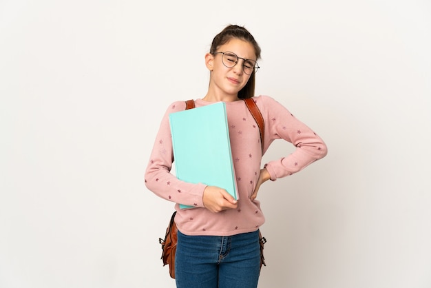 Petite fille étudiante sur fond isolé souffrant de maux de dos pour avoir fait un effort