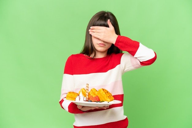 Petite fille sur fond isolé