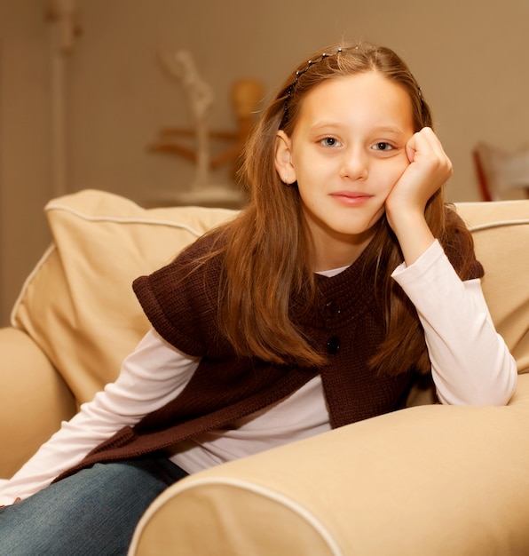 Petite fille à la maison