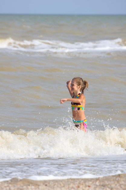 Petite fille à la mer