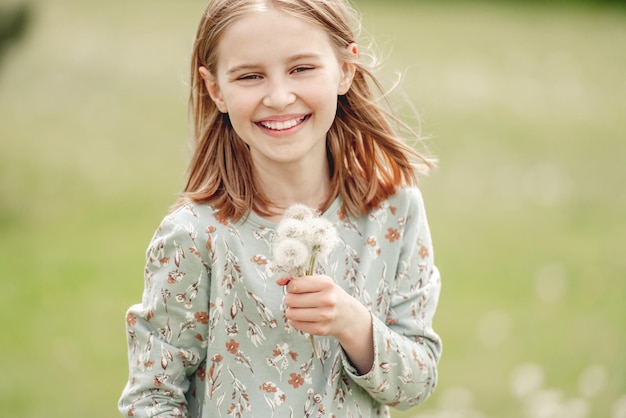 Petite fille à la nature