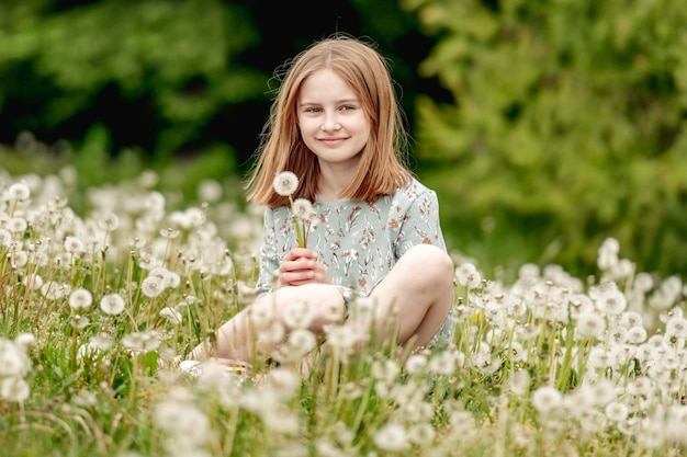 Petite fille à la nature