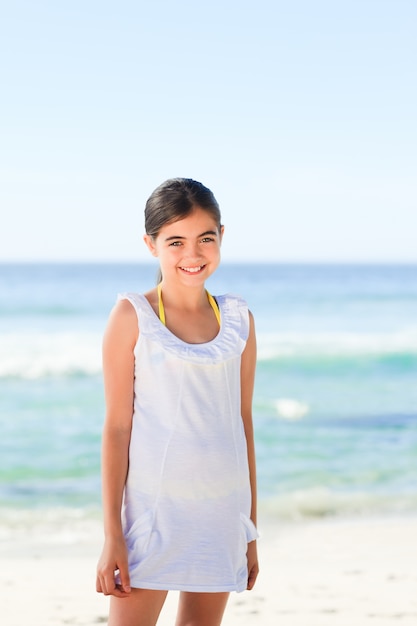 Petite fille un la plage