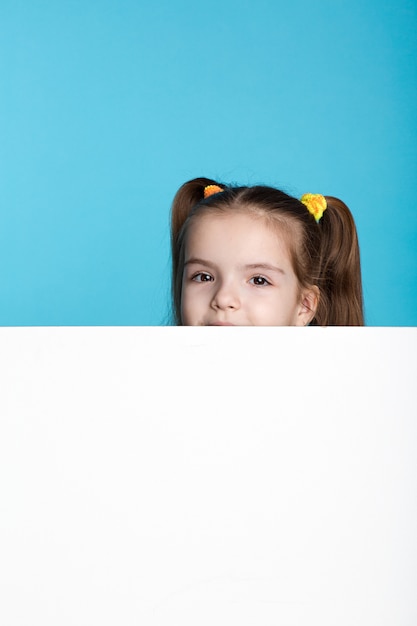 Petite fille avec planche