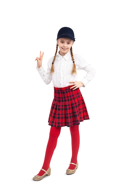 Petite fille positive en uniforme scolaire