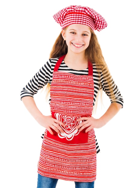 Petite fille en uniforme de chef rouge sourit