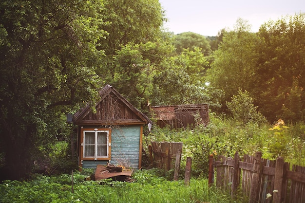 Une petite maison de village en pleine nature