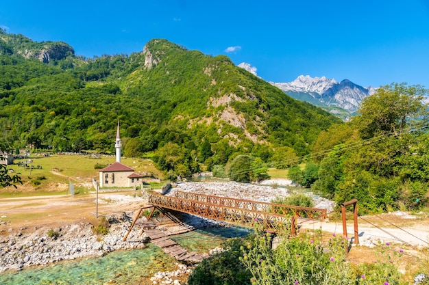 Petite mosquée à Dragobi dans la vallée de Valbona Parc national de Theth Alpes albanaises Albanie