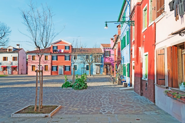 Petite place pittoresque à Burano Italie