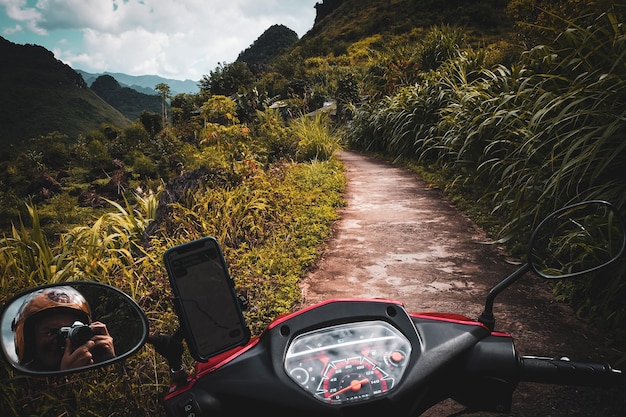 Photo petite route sur la boucle de ha giang au nord du vietnam