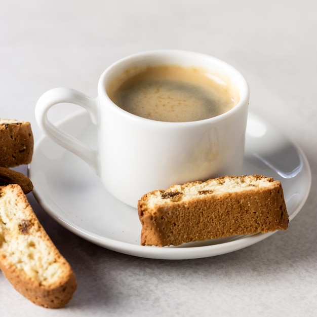 Petite Tasse Café Espresso et Biscotti Savoureux Carré Fond Gris