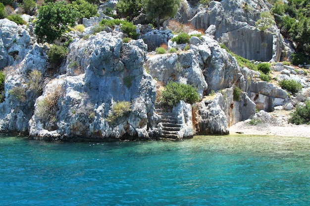 Une petite ville balnéaire d'Antalya a inondé l'ancienne ville lycienne à la suite du tremblement de terre.