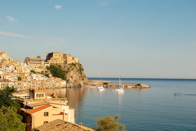 Petite ville calabraise Scilla près du détroit de Messine