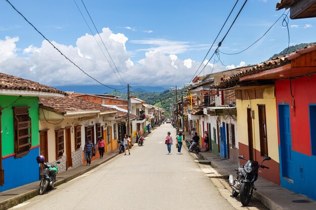 Petite ville de Colombie aux maisons colorées