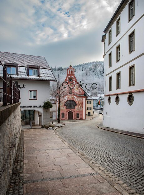 Une petite ville dans les montagnes autrichiennes