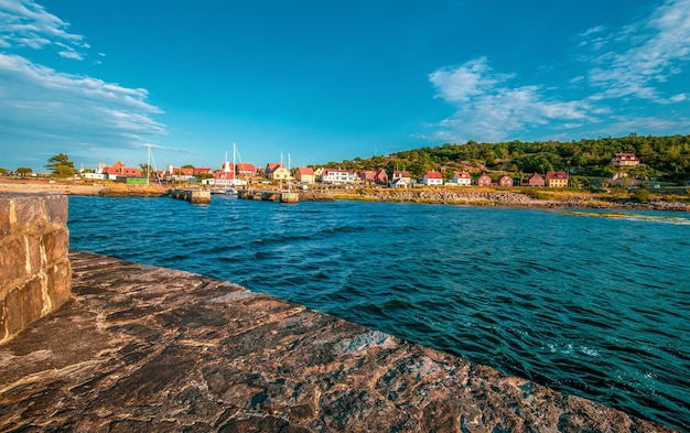 Petite ville pittoresque de Gudhjem à Bornholm, Danemark