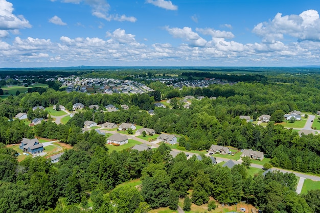 Petite zone de couchage paysage Boiling Springs town a toits les maisons d'une vue aérienne ci-dessus en Caroline du Sud USA