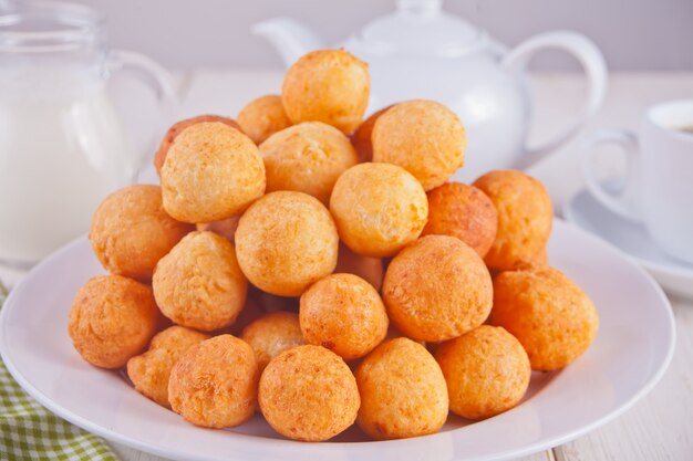 Petites boulettes de beignes au fromage blanc