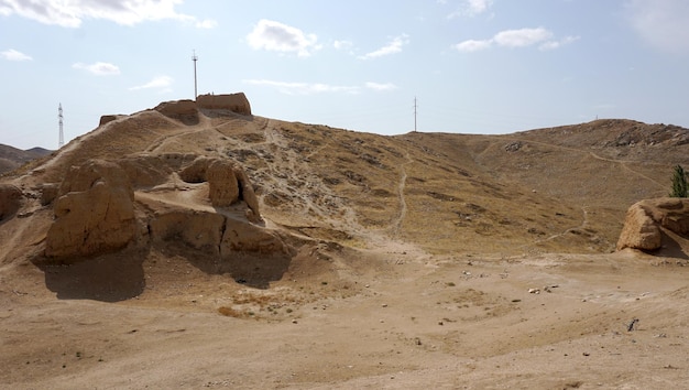 Petites collines sablonneuses dans la steppe