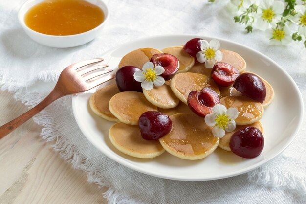 Petites crêpes aux cerises