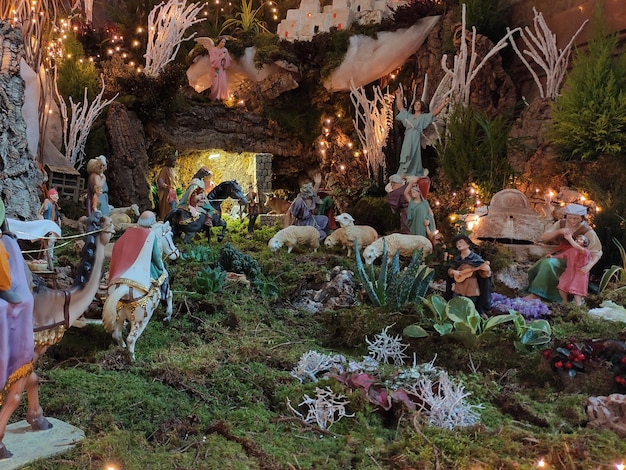 Petites figurines pour la décoration de la crèche de Noël