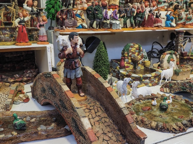 Petites figurines pour la décoration de la crèche de Noël