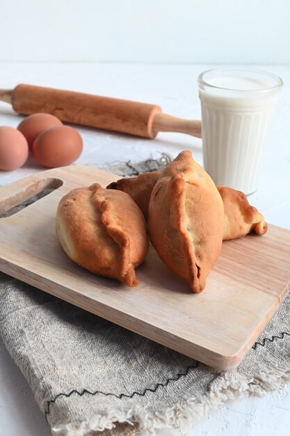 Petites tartes maison aux pommes à la russe.