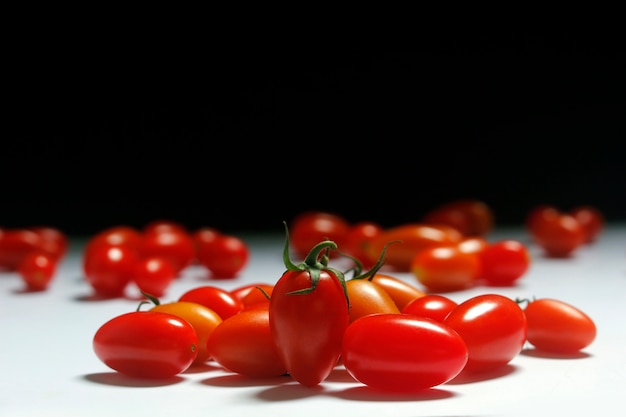 Petites tomates sur deux tons.