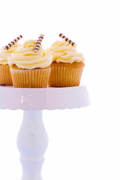 Photo petits cupcakes au chocolat blanc au bar desesrt.