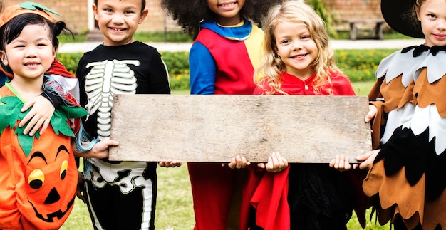 Photo petits enfants à la fête d'halloween