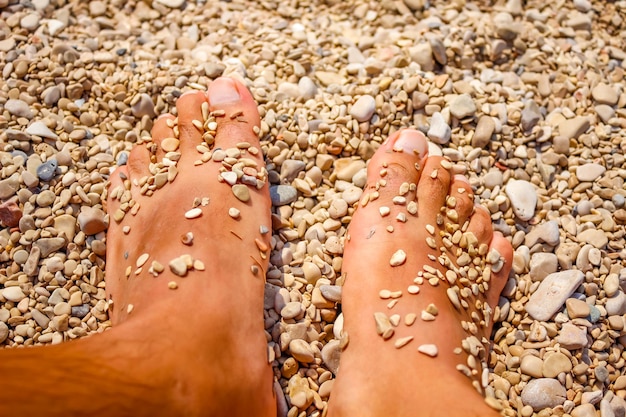 Les petits galets de la pointe de la plage de l'île de Brac ou appelée Bol en Croatie