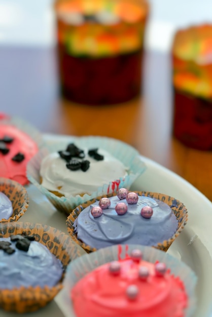 Petits gâteaux sur une assiette Photo