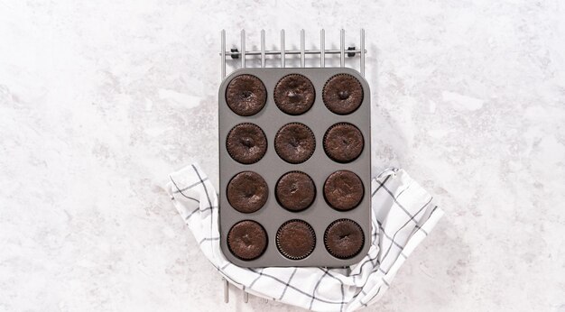 Petits gâteaux au chocolat et aux fraises