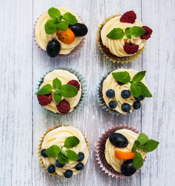 Petits gâteaux aux baies fraîches