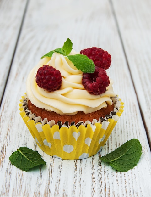 Petits gâteaux aux framboises fraîches