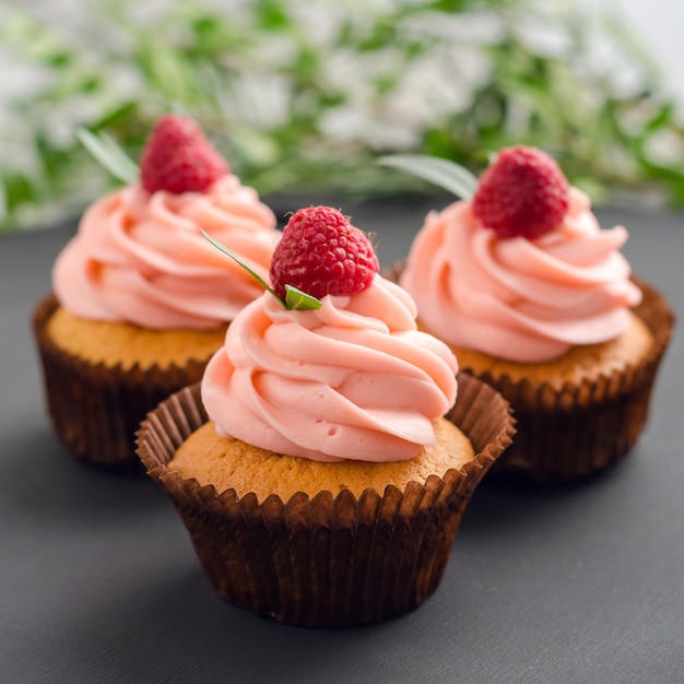 Petits Gâteaux à La Crème De Framboise.