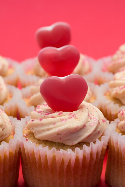 Petits gâteaux roses et blancs Saint Valentin