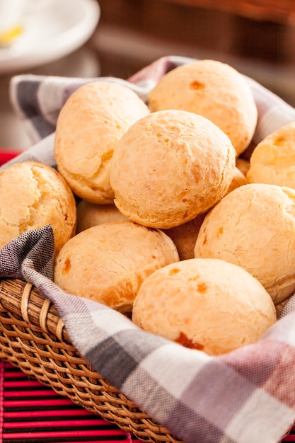 Petits pains au fromage brésiliens, pão de queijo