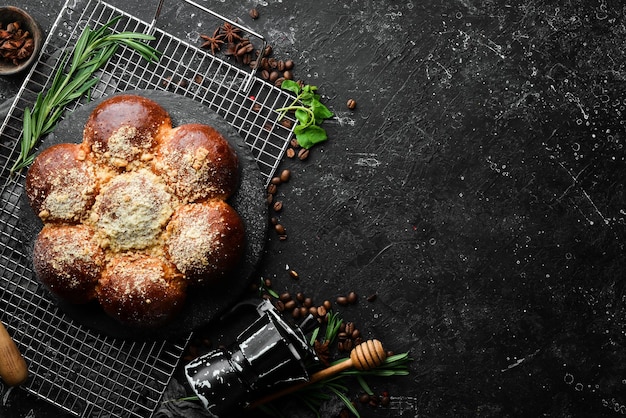 Petits pains sucrés cuits dans une fleur Pâtisseries sucrées et dessert Vue de dessus