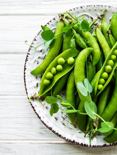 Petits pois dans l'assiette