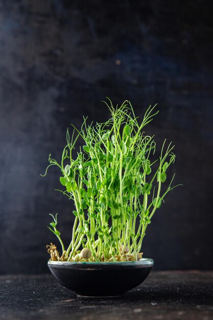 Petits pois verts semis verts repas collation sur la table copie espace nourriture