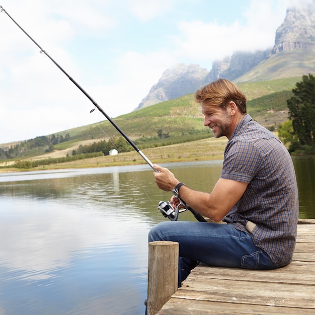 Peut-être que c'est mon appât Photo d'un homme profitant d'une journée de pêche