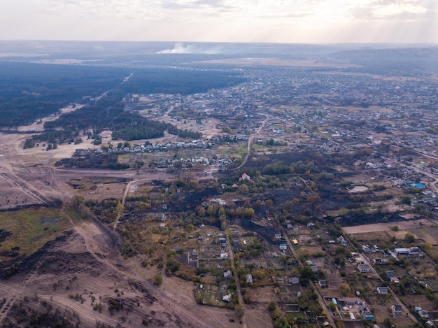 Pfoto aérien avec drone de maisons détruites après l'incendie en Ukraine