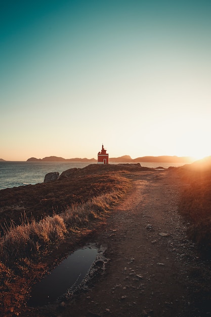 Le phare au bout du chemin