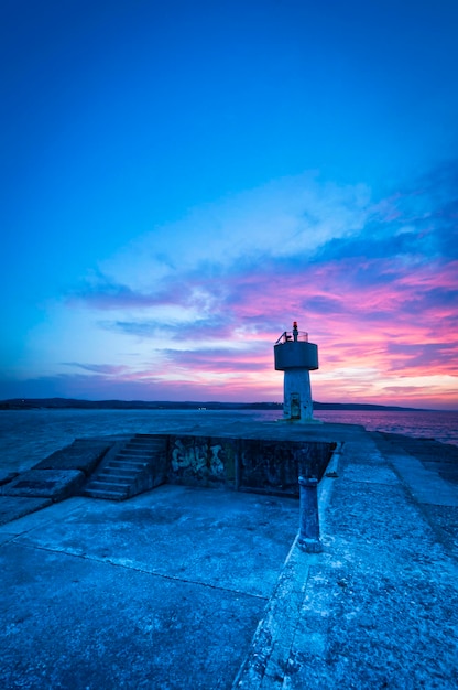 Phare au coucher du soleil